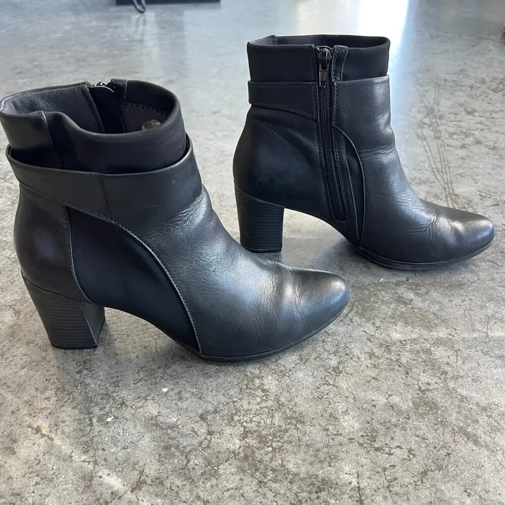 Clarks Black Leather Heeled Ankle Booties Comfortable Work Boots Women's Size 9